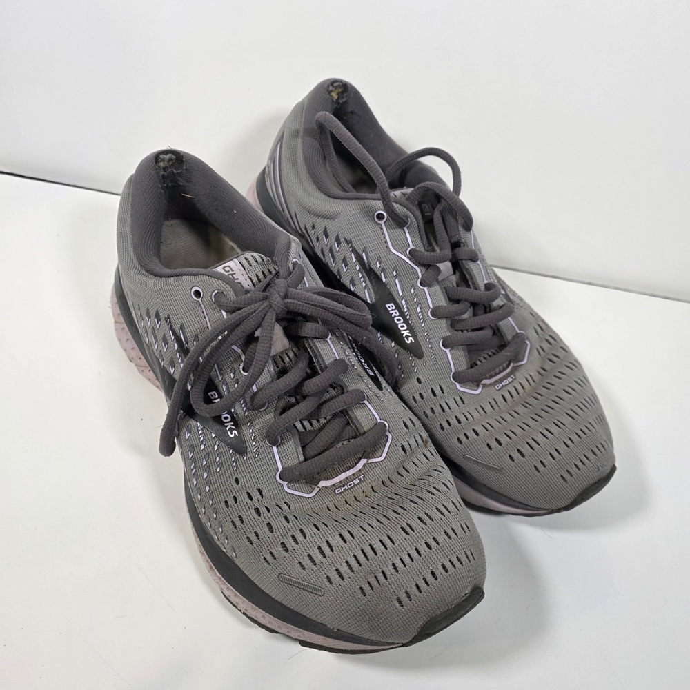 Brooks Women's Ghost 13 Gray and Pink Athletic Running Shoes Size 7.5 Wide